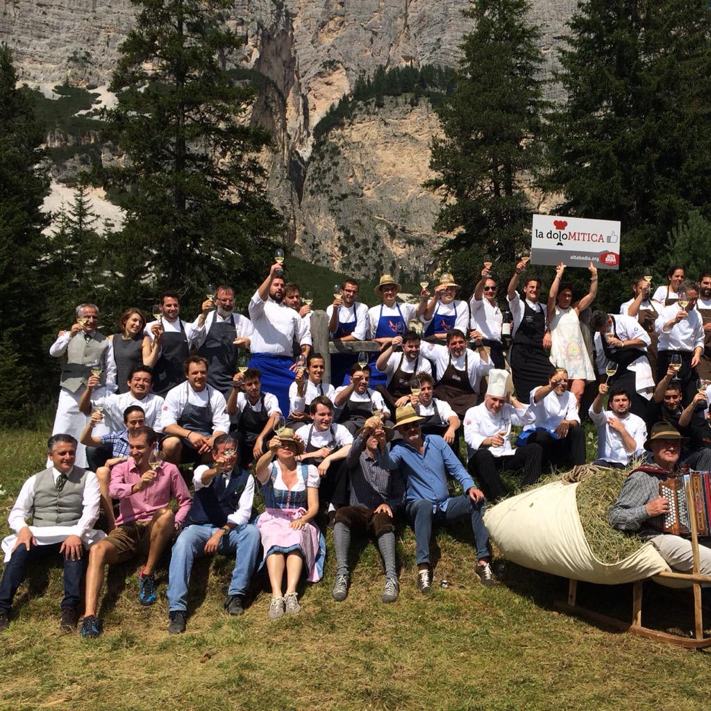 ConcettaBonaldi's tweet photo. #ladolomitica #picnic #rosaalpina #sancassiano #altabadia #ciasasalares #hoteldiana #cortina http://t.co/j8HwVXqAYN