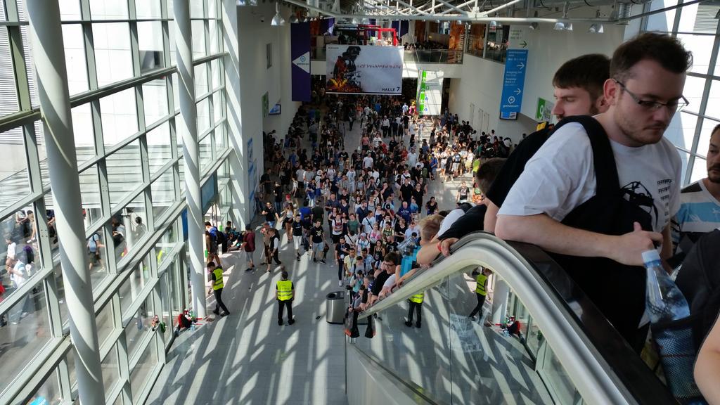 Ganz schön voll für den ersten Besuchertag #gamescom15