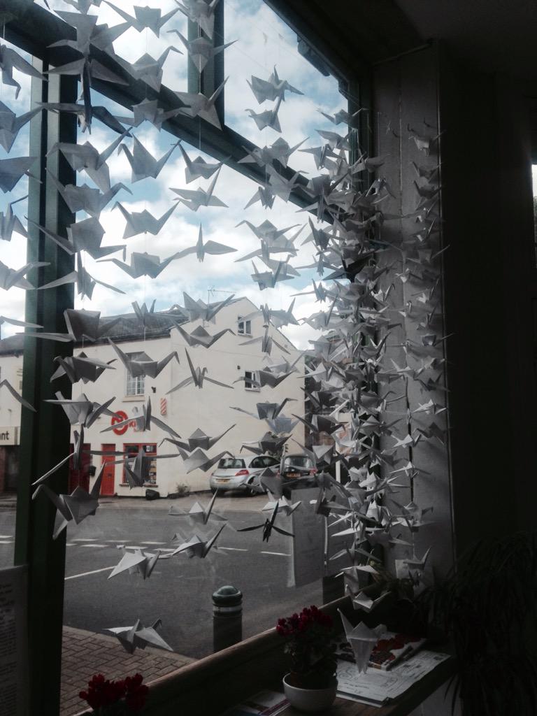 melcg10's tweet photo. #1000peacecranes peace at @CafeVegOut http://t.co/ccgNehadgJ