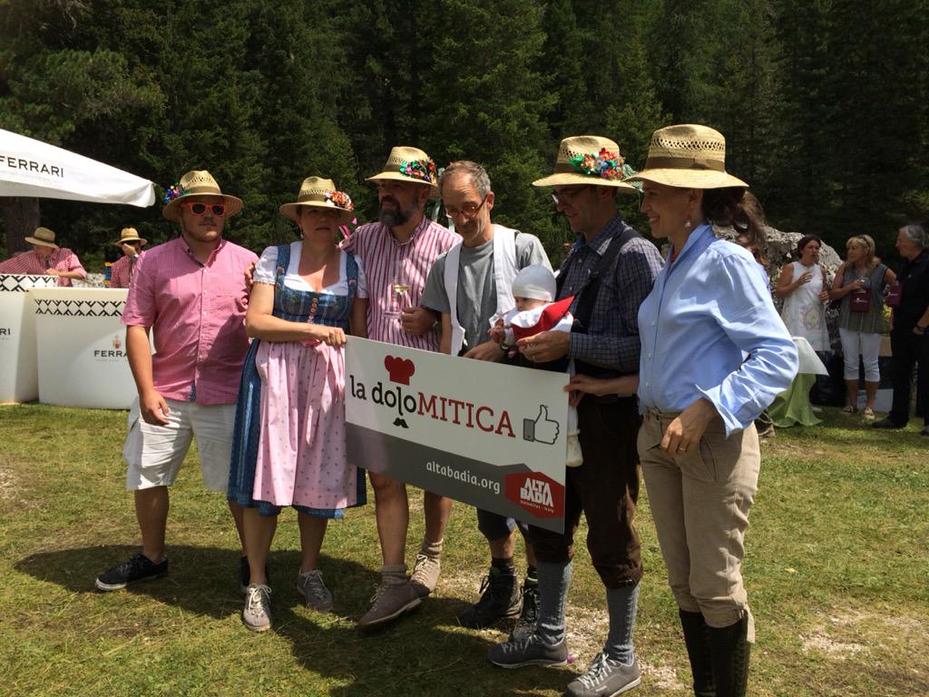 ConcettaBonaldi's tweet photo. #ladolomitica #picnic #rosaalpina #sancassiano #altabadia #ciasasalares #hotelgranander #cortina http://t.co/HeQmDl8tkW