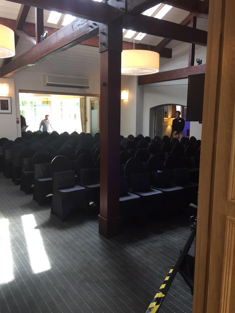 CambridgeRoar's tweet image. How very smart. Chair covers by @EasyandElegantW #howsmart