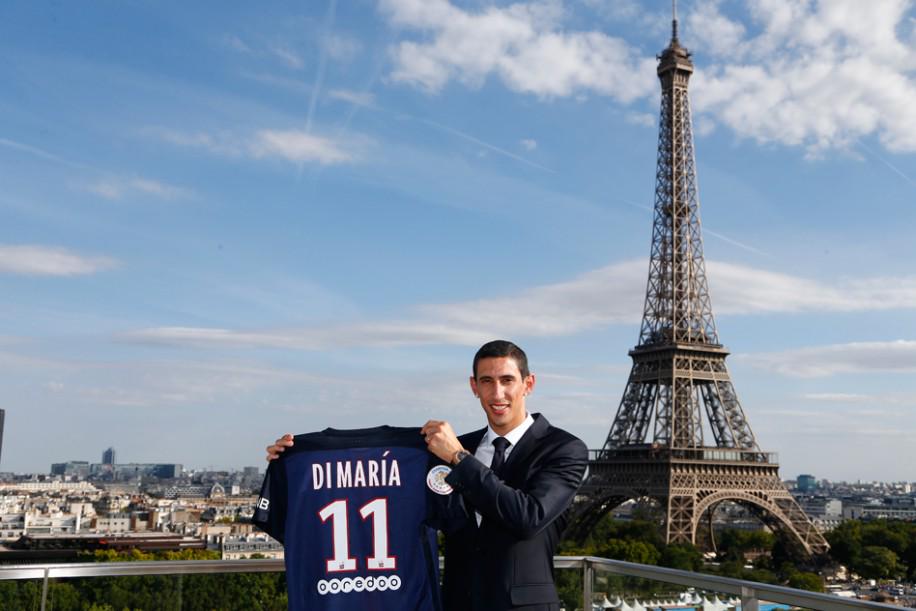 PSG_espanol's tweet photo. Mira la galería con las mejores imágenes de la presentación de Ángel Di María #BienvenidoAngel http://t.co/UdpmNCeQge http://t.co/w4Cn7OYv4d