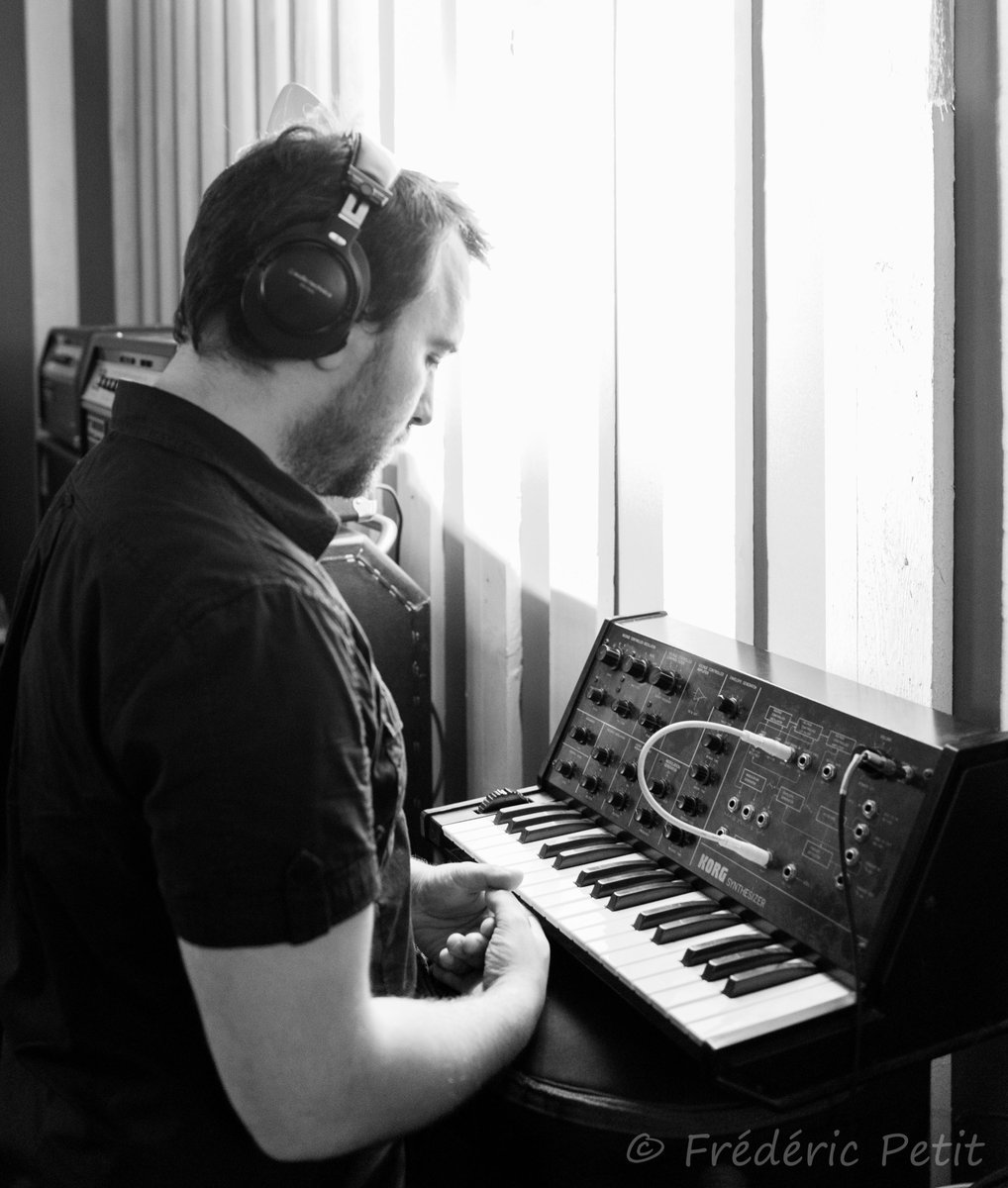 Johan Guidou et son jouet favori, un MS-10, au studio <a href="/music_unit/">MUSIC UNIT</a> 
Dernier jour
nouvel opus <a href="/3minutessurmer/">3 minutes sur mer</a>