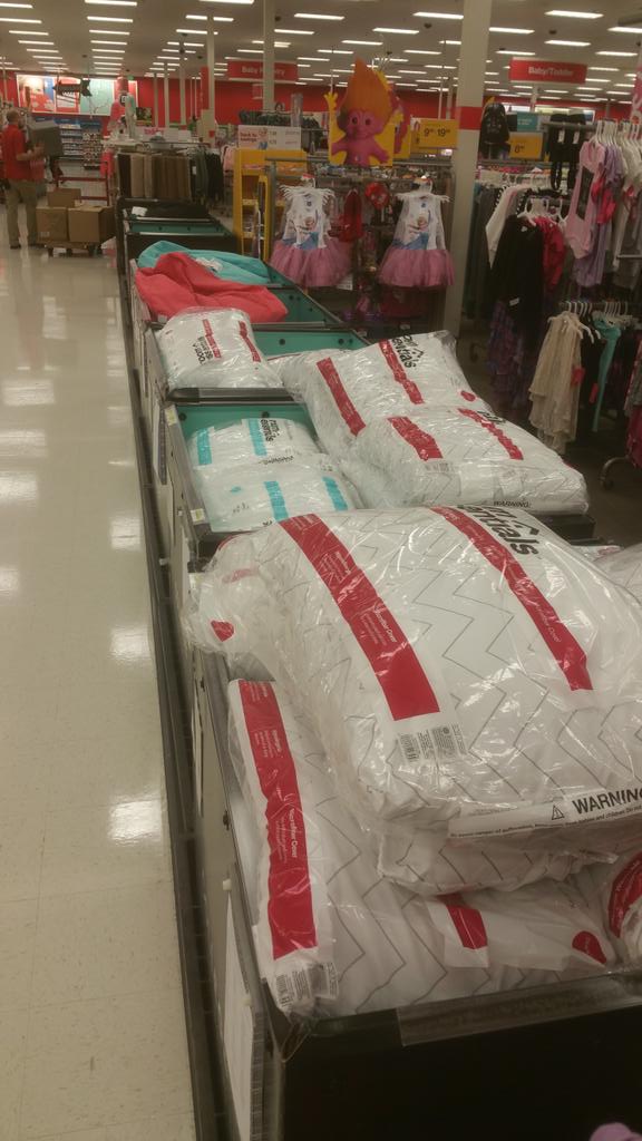 Can you keep up with T215's bus? #R100getonthebus <a href="/MaggieThaden/">Maggie 🌻</a> <a href="/ButrynMatt/">matt butryn</a> <a href="/AmandaSpilde/">Amanda Spilde</a> @EmilyC702