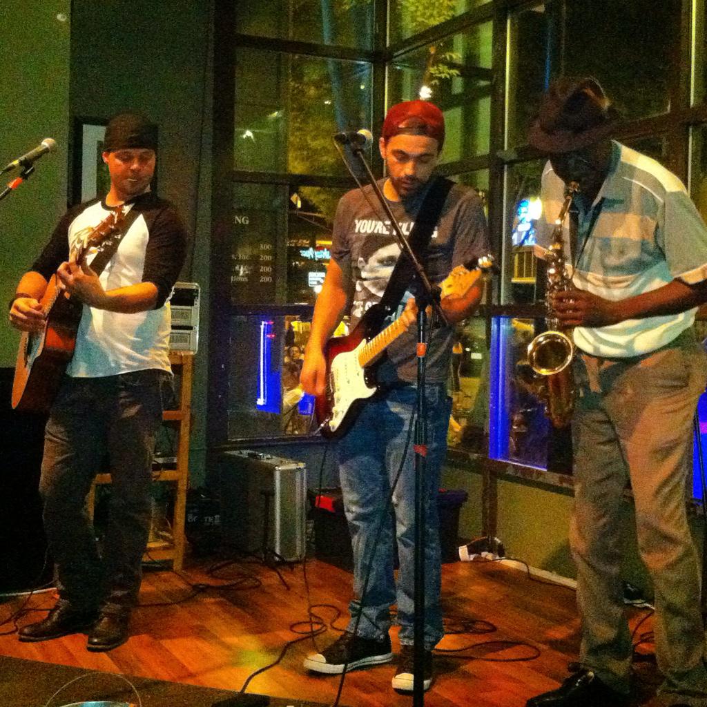 BuckedUpSSaloon's tweet photo. Checked out Bobby and The Good Times acoustic Tuesday - what a lot of fun! #myws http://t.co/vnjGWQh9PD