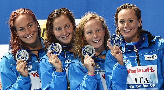 Coninews's tweet photo. Argento 4x200 sl donne al 1°podio mondiale, vola a #Rio2016! Malagò: Pellegrini senza confini. http://t.co/8ZuCDAvpyj http://t.co/TFdxCFDPd0