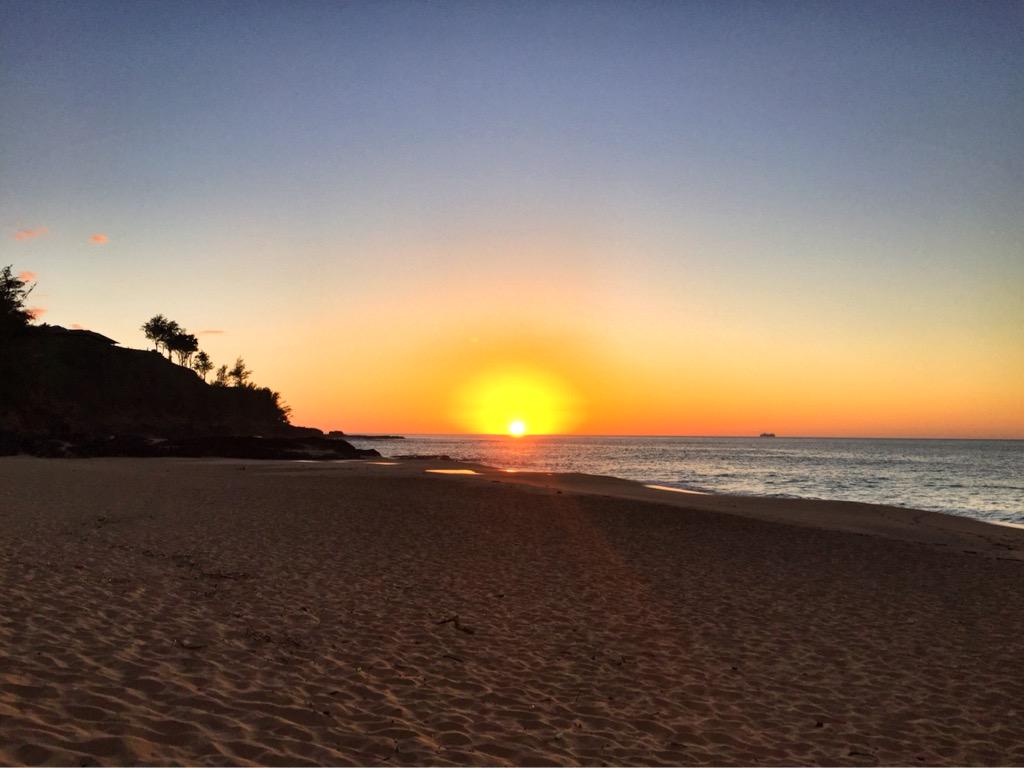 DSutterButter's tweet photo. @krisstrauss @MakaiGolf Aloha Kris, Mahalo for your Time and Attention! #ComeRideMakai #TroonSalesSummit15 #Sunset http://t.co/xzDS3cCu9T