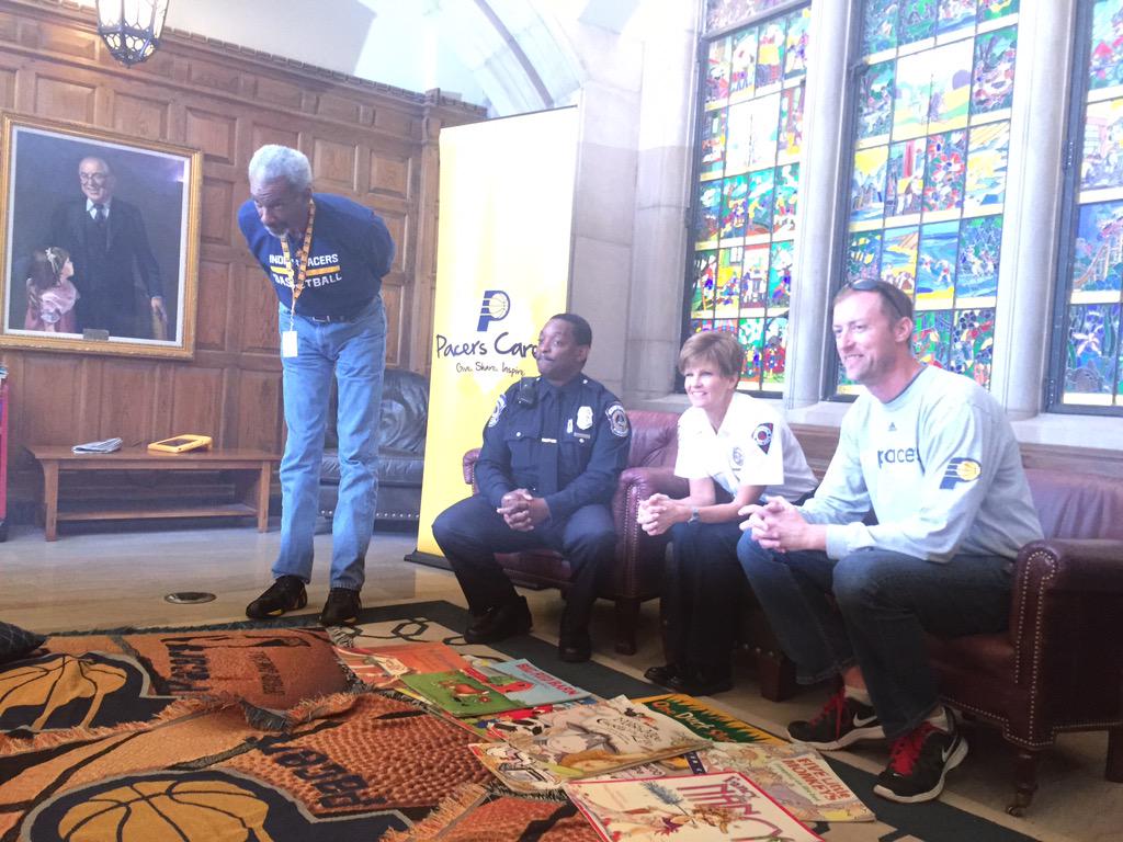 IFD_NEWS's tweet photo. Great #ReadingTimeOut @RileyHospital w/ @PacersBoomer @PacersCares #DrDunk @IMPD_News @Indy_DPS #LoveLittleSmiles http://t.co/LnB7wQUkFG