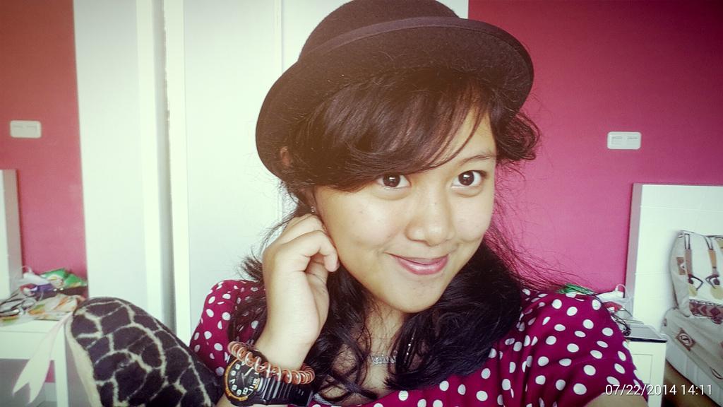 Inisial  : V 
Ig: <a href="/vaniaayu/">Ayu Vania</a>15;askfm/twit @vaniaayu