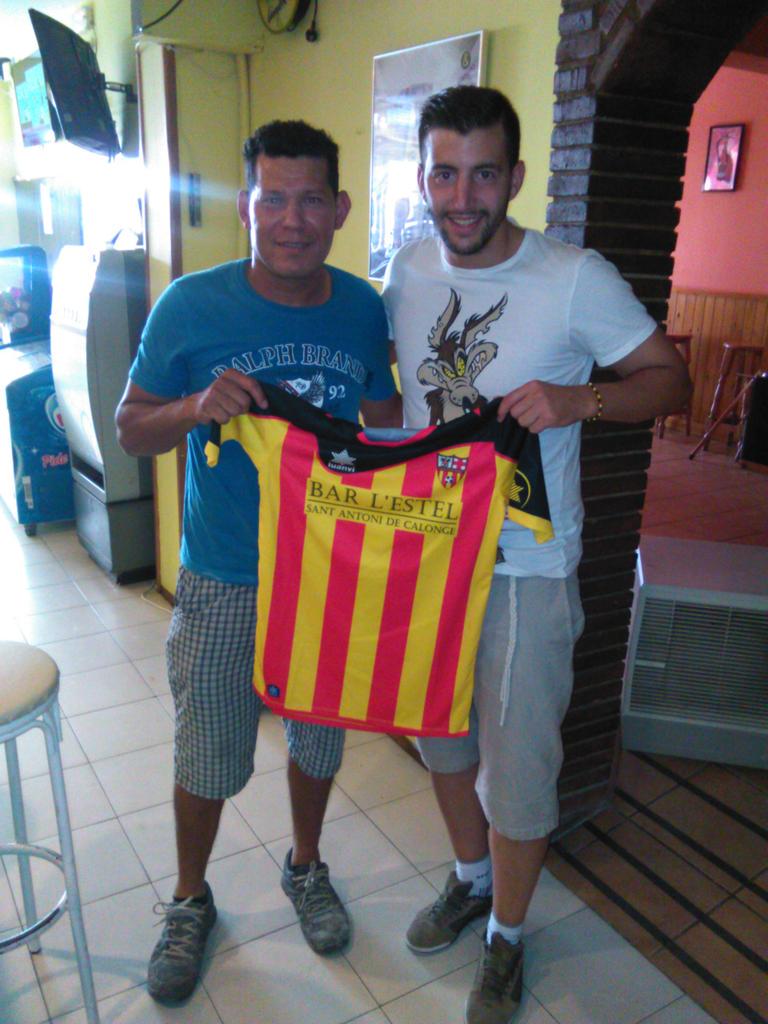 Catalonia_CF's tweet photo. El nou Delegat: Baldo i el nostre Galego: Jaime, que renova un any mes amb nosaltres!!! http://t.co/F36sGKLzha