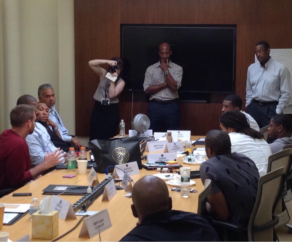 TeamMatrix31_'s tweet photo. RT @matrix31: @TheNBPA #franchising segment in full swing @matrix31 #ChaunceyBillups #JuniorBridgeman @NBAalumni http://t.co/cqbFW1TuA5