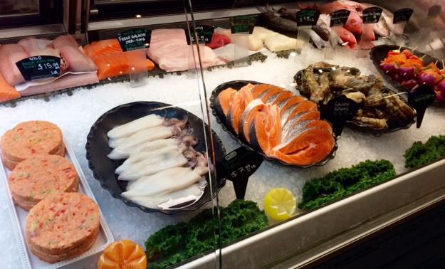 ChiFrenchMarket's tweet photo. @CityFreshCHI  in the CFM does the prep work for you. Over 20 prepared meats &amp; fish dishes. http://t.co/0PlEae7RLL