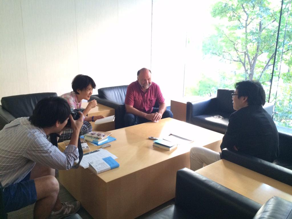 homesha's tweet photo. 取材の様子をおさめた写真のリンクが切れていました。これでダメならごめんなさい。#ウクライナ #クルコフ #ペンギン #日記 #ICCEES http://t.co/7rP8qkDsYp