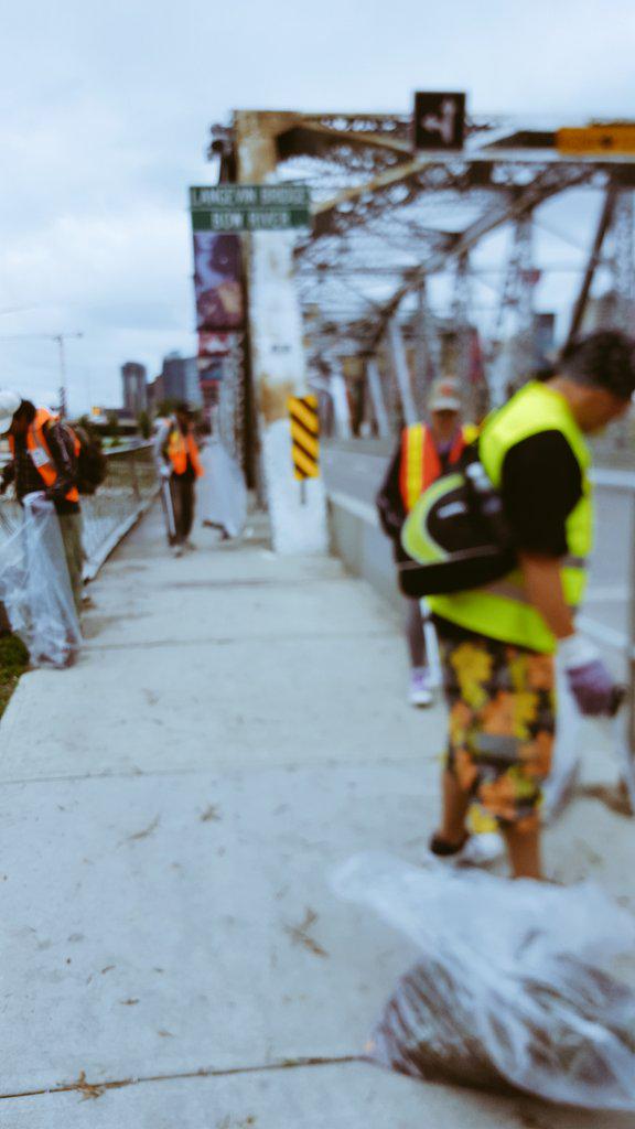 Jorge_Campusano's tweet photo. Great idea from our volunteers living @calgarydropin to do #abstorm clean up! #DIKindness http://t.co/7PVQlUGUHK