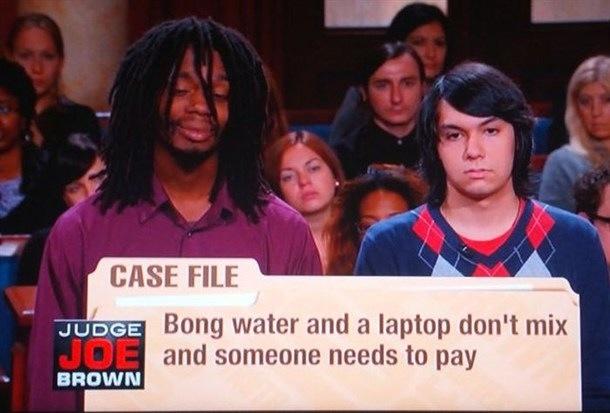 Vapesterdam's tweet photo. Hahaha! I wonder who won this one :p #bonglife http://t.co/MdfDh7bgmO