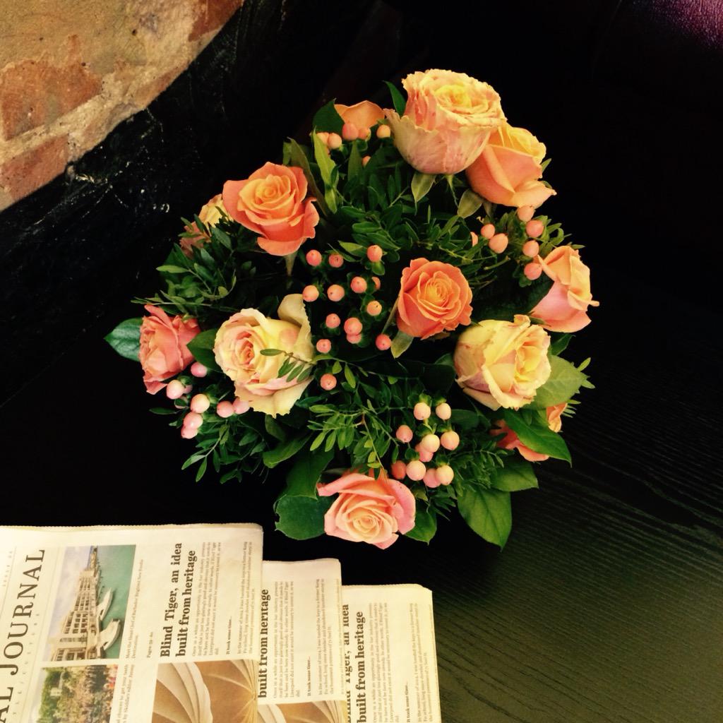 blindtigerlpool's tweet image. @TEJOURNAL @BrosInDrams first taste of the new @LiverpoolGin ROSE before tonight's party...blooming beautiful🌹🍸🌹👅💦