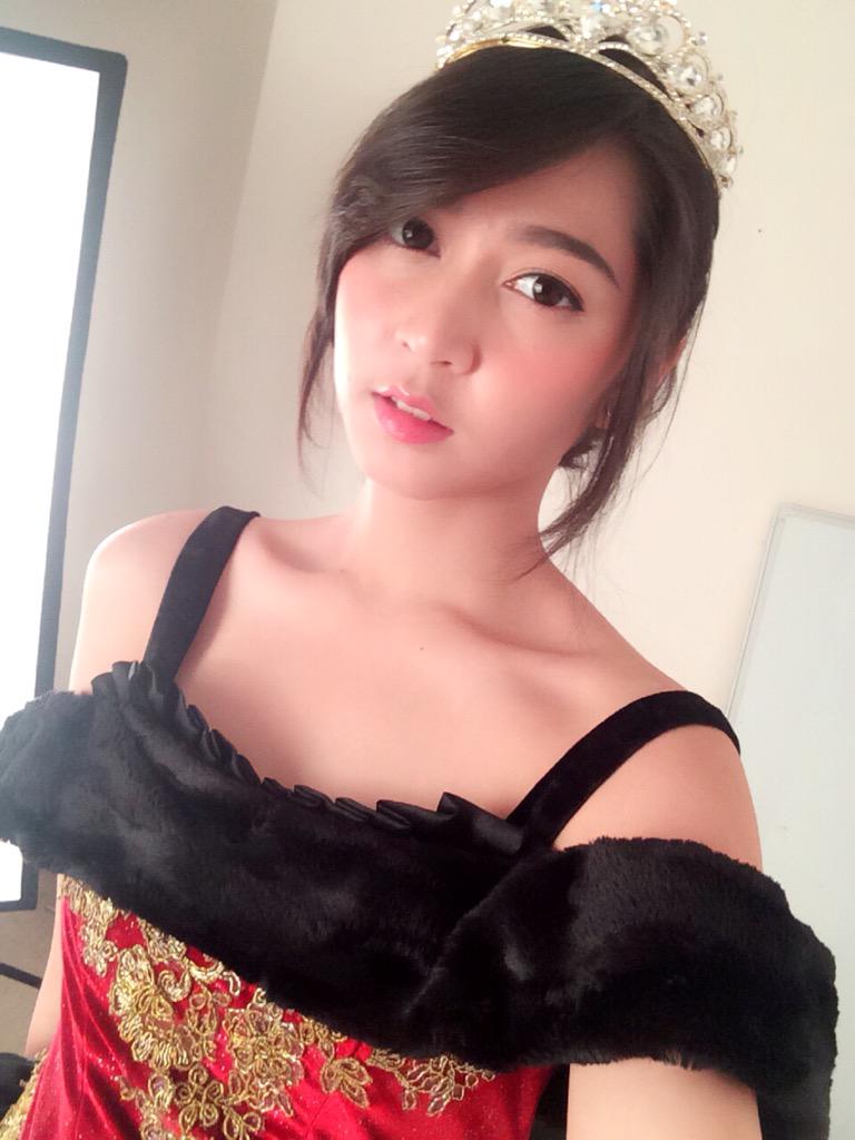 klitoris wanita bening sepong