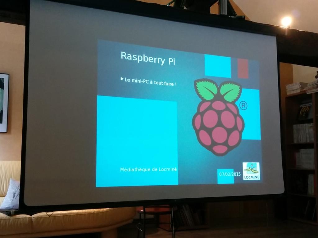 alexsolex's tweet photo. Je suis @ @Plumeetbulle avec @ILArd @HacklabIlard @iMaugis @Nekrofage666 pour une présentation #RaspberryPi http://t.co/dAf2DxyaY2
