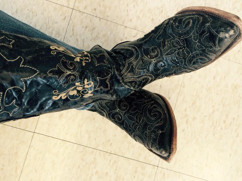 johnson7947's tweet photo. @KCLiveBlock #HCNKC #vintagecorral @glorianatheband #millerlite http://t.co/EHcOpKL5la