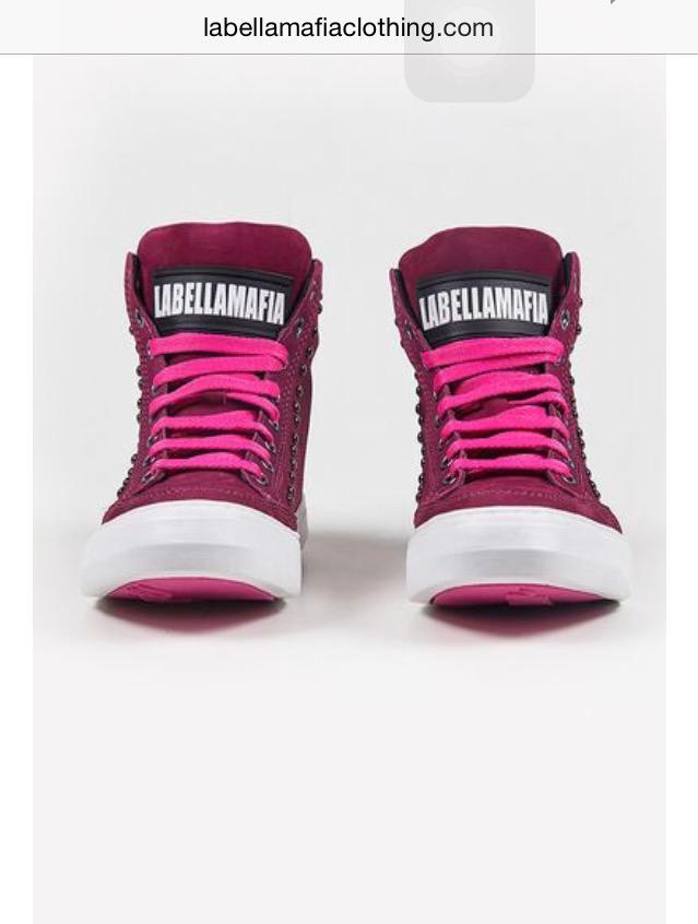 MalaP86's tweet image. Now these little beauties will keep me in the gym @iamlabellamafia #soldout #heartbroken 💔