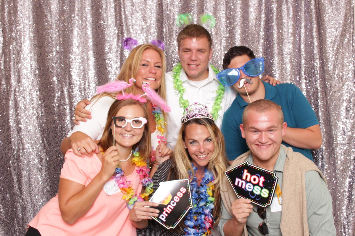 SbuxPhotoBooth's tweet photo. @vin_caravella16 #pof15 #photobooth #tobeapartner http://t.co/9LwDbD6Dyz
