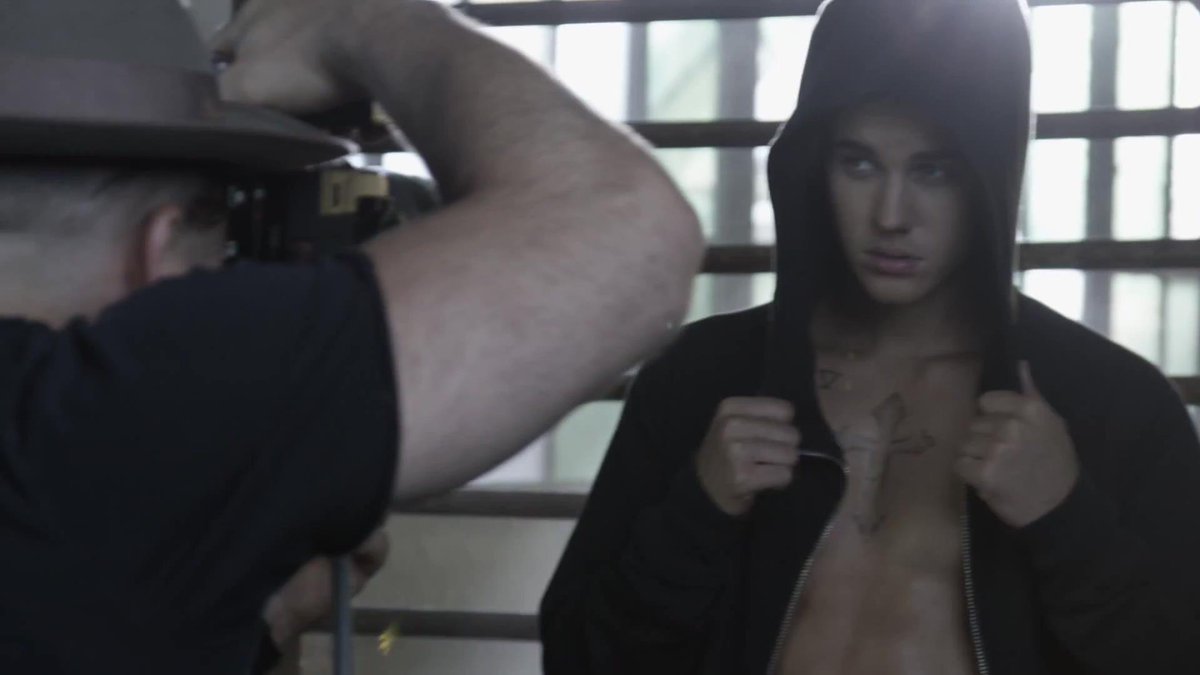 biebersmaniabr's tweet photo. + Capturas do vídeo do Justin nos bastidores do ensaio da Cosmopolitan.
#MTVHottest  Justin Bieber http://t.co/Wv4ARH6D28