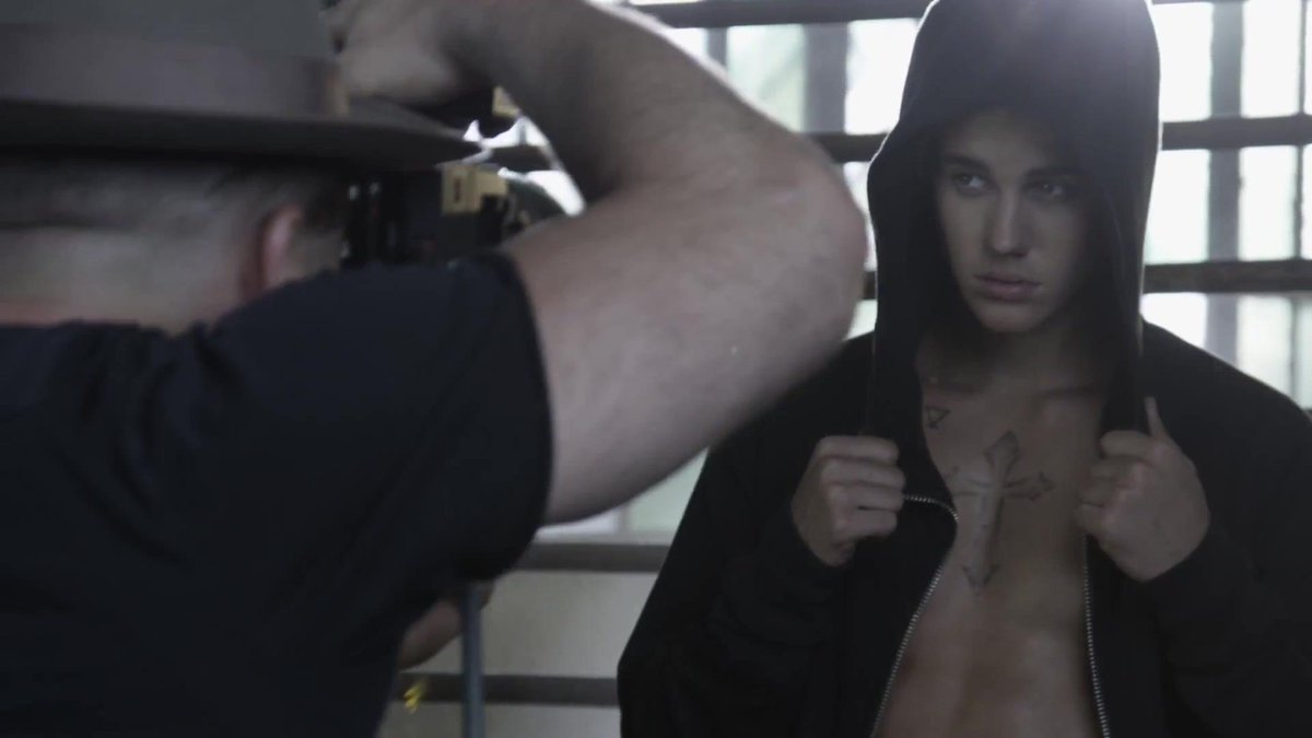 biebersmaniabr's tweet photo. + Capturas do vídeo do Justin nos bastidores do ensaio da Cosmopolitan.
#MTVHottest  Justin Bieber http://t.co/Wv4ARH6D28