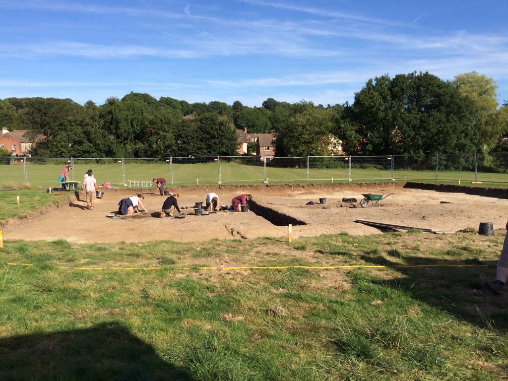 LymingeDig's tweet photo. Sunny trench today at last! #lymingedig #AngloSaxon http://t.co/s6WG1vlSh8
