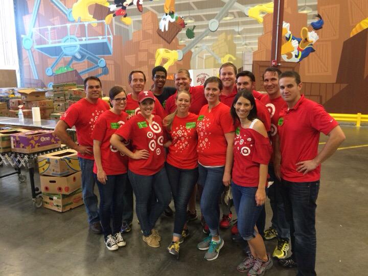 johnson_sarah2's tweet photo. G393 leadership team giving back to Central Florida! #r300community http://t.co/hkdKEboS20