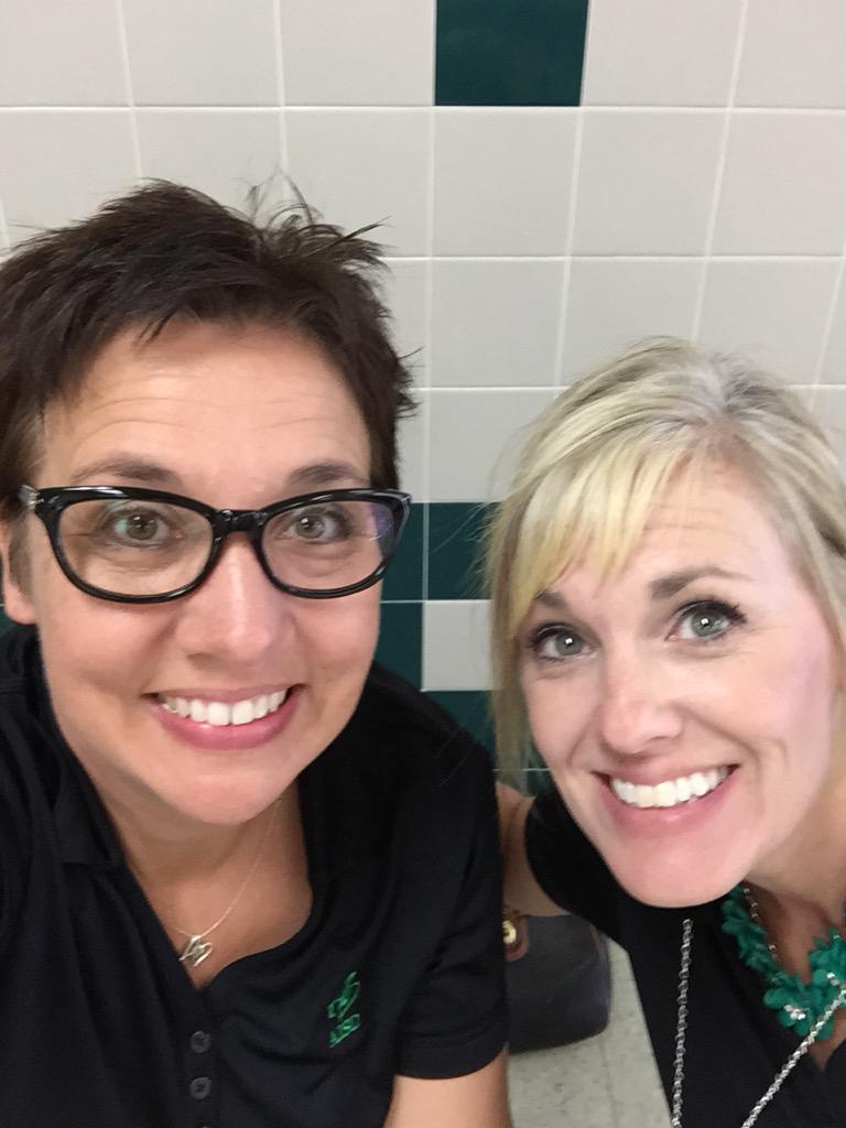teachinghornets's tweet photo. Having fun with @Mrs_Wynns meeting our new students at Azle ISD's Registration! #AZLEARNS http://t.co/ibFOFEnrxI