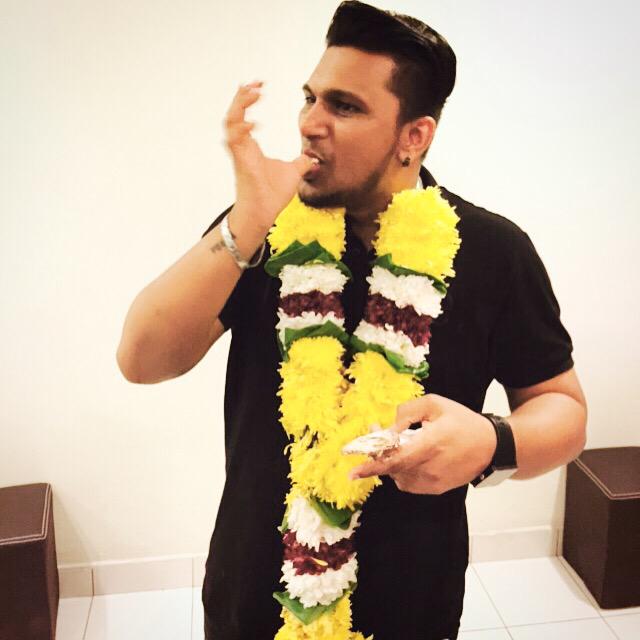DeejayGan's tweet photo. Happy Birthday anne!!!! Engel vote'eh muyil chinnam taan!!! #pu4lyf #ItsYourBirthdayArnab @hollarabbitmac http://t.co/P0Rxo1fCRm