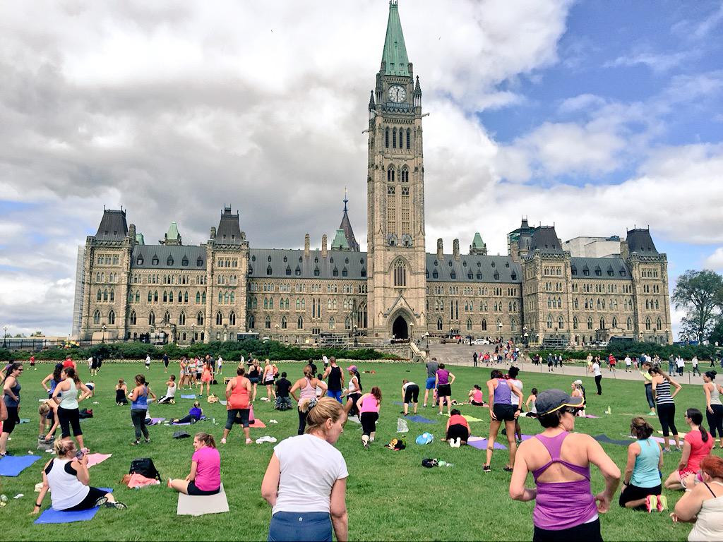 JumpOttawa's tweet photo. No excuses! FREE #BootCampClasses on Parliament Hill -12-1! @AnytimeFitness @UMTBC #JUMPForSummer @Ottos_BMW #ottcity http://t.co/h0ovBYN2bx