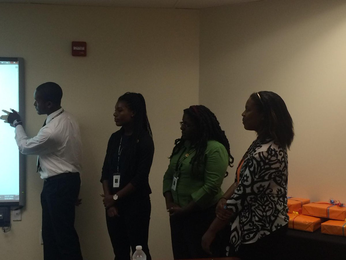 AFORD1248's tweet photo. Enlightened interns making their final projects.  Getting ready to change the world.  @Enlightened_Inc @dcchamber http://t.co/AJSVVckVXW