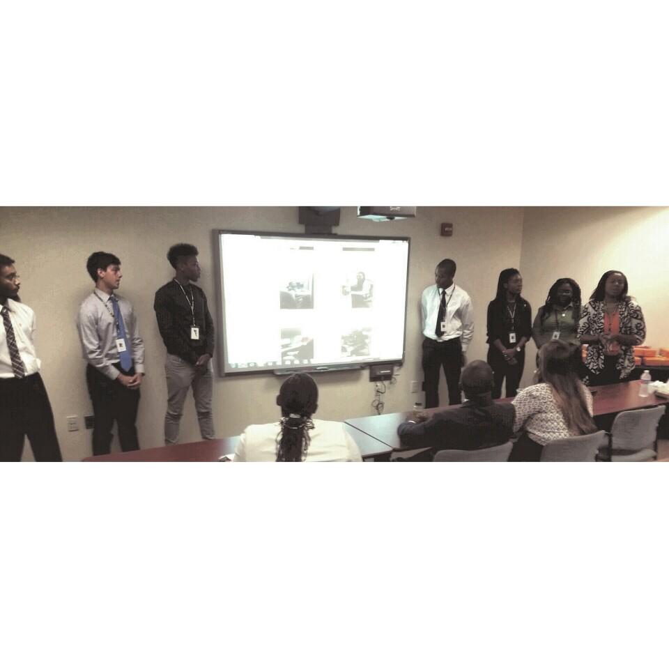 howardrjean's tweet photo. Watching end of summer presentations from @Enlightened_Inc  interns who are from @MurielBowser #SYEP w @AFORD1248 http://t.co/NTm9QwkEKl