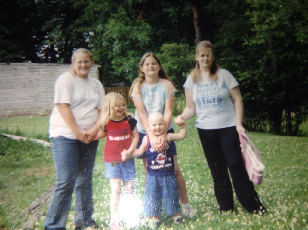Magels3's tweet photo. #TBT #ThrowbackThursday #unstoppablefive ❤️😘👌 #amazeballs #lifeisagift http://t.co/BePYG6iGWm
