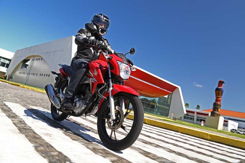 DuasRodasBr's tweet photo. A Honda divulgou hoje os preços dos novos modelos CG Titan 160 e CG Fan 160. Confira: http://t.co/lIVxfvqRaf http://t.co/mK4FmV7Hst