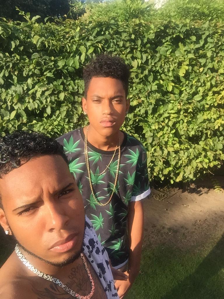 DolphyPFG's tweet photo. Met nigger @BenG_Ink http://t.co/3cb49jOzPw