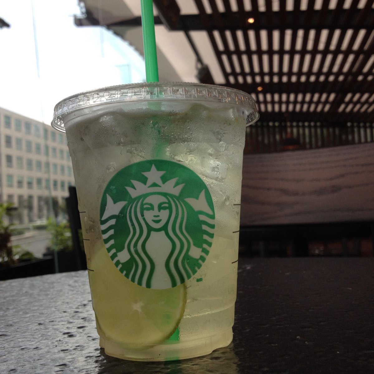StarbucksMex's tweet image. Nunca es demasiado temprano para un Lemon Refresher®