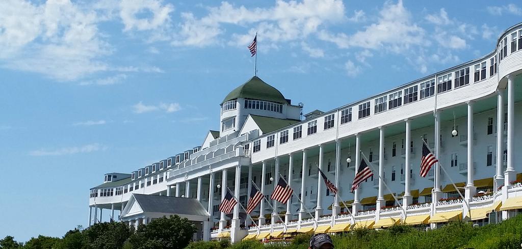 RandyMac1's tweet photo. Sittin' on the porch of The Grand Hotel. (Mackinac Island) http://t.co/eJMIQPeZCH