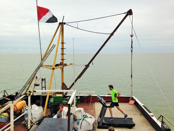 Did you see Simon Messenger run the first half-marathon on #Sealand? bit.ly/1P8itCE