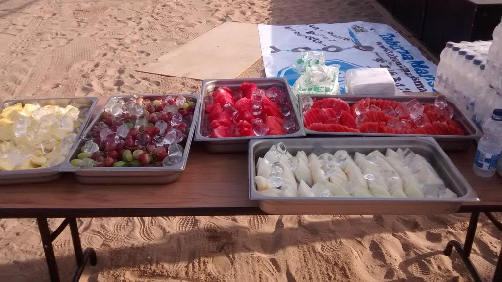Naerin13's tweet photo. No podría haber mejor inicio de vacaciones: playa, bailar zumba y disfrutar de estos manjares! #ilovesummer http://t.co/XEx0mWSMHc