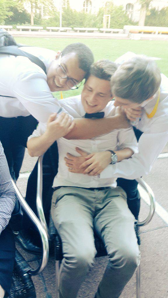 BerlInMUN's tweet photo. Complimenting+applauding each other, high fives, kisses and love love love all around at chair debriefing!❤ #WeAreOne http://t.co/RM66V2hpBo