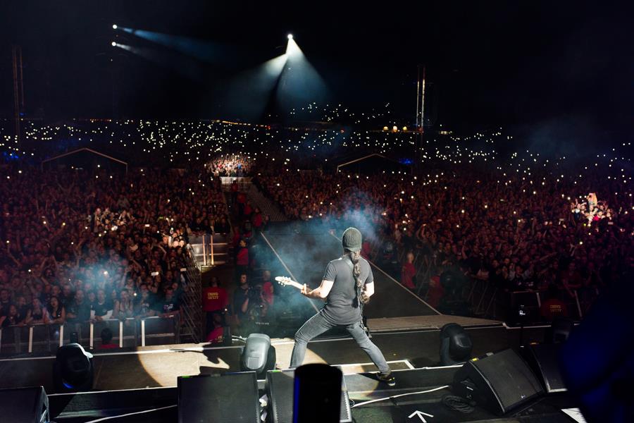 MeyerSound's tweet photo. Victory Tour Prod. supplied LEO and lots of pyro for @VOLBEAT's homecoming in Odense, DK for 37k #soundmatters http://t.co/LRgv5MYp6R