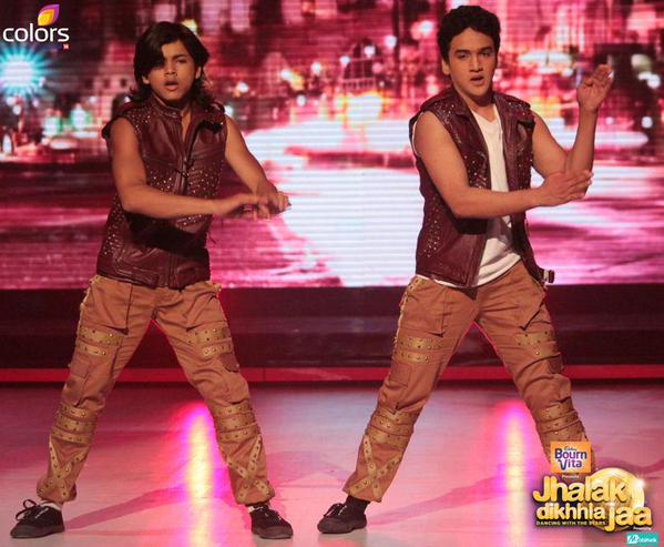 RT if u r excited for watching this performence by Samrat Ashoka n Maharana Pratap !! 
Pic Credit- uploader !!