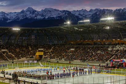 HOCKEYEURO's tweet photo. Winter Game in Grenoble, France. Stades des Alpes. 2013.

Attendance: 19,767

@bruleursdeloups vs @DiablesRouges05 http://t.co/znOWRlau9g