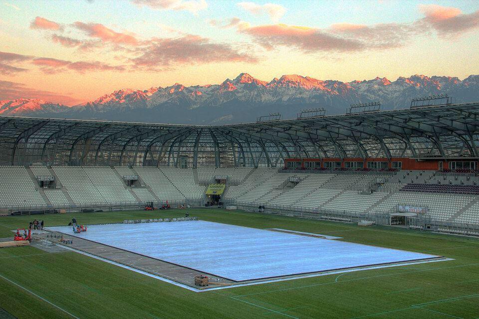 HOCKEYEURO's tweet photo. Winter Game in Grenoble, France. Stades des Alpes. 2013.

Attendance: 19,767

@bruleursdeloups vs @DiablesRouges05 http://t.co/znOWRlau9g
