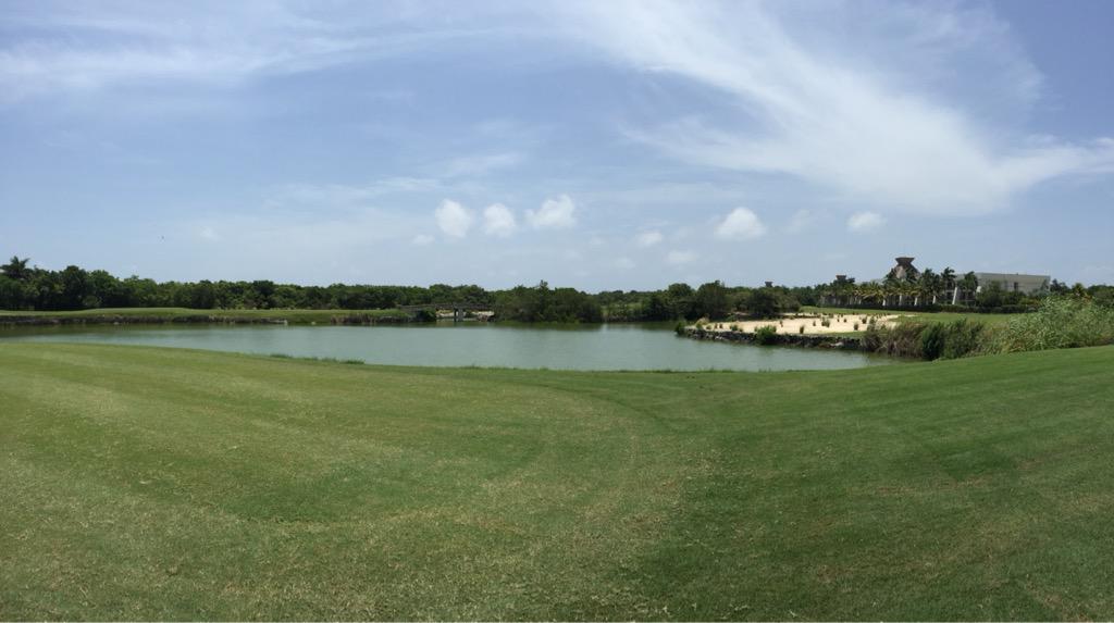 barbara_sepur's tweet photo. My place to run today. 😊🌳🌴⛳️☀️ #RivieraMaya #Cancun #Mexico #GolfField #NoFilter #Running http://t.co/tvuLwpQc8b