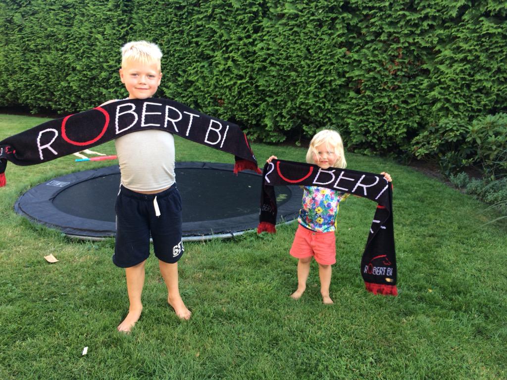 BrosStables's tweet photo. Youngest fans of Robert Bi! 😄🐴 http://t.co/xwGBiqXXlY