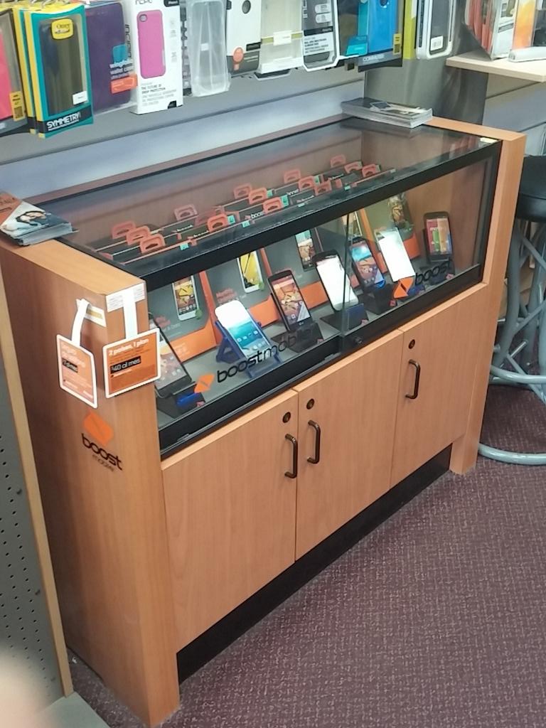 Chris_AWI's tweet photo. Wireless Concepts in Mamaroneck #joinswitchupgrade #boostrules @AWI_Tom @AWI_AndreaL @shawnatspg @jtdarden http://t.co/EtjagZ2OGm