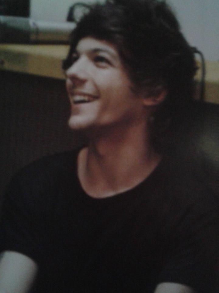 Kikoubabou's tweet photo. Love you so much... Please keep smiling that's all I need 😘 #Louiskeepsmiling #LouisWeLoveYou http://t.co/75LQK4VLcp